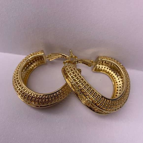 Triangle Shaped Earrings and Pendant Long Lasting Jewelry Set - Picture 12 of 15